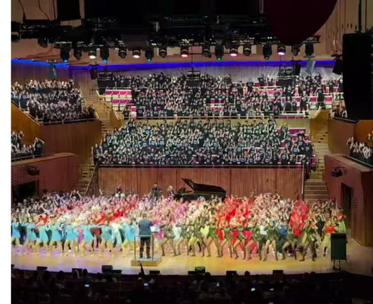 Choir and dance group at Opera House